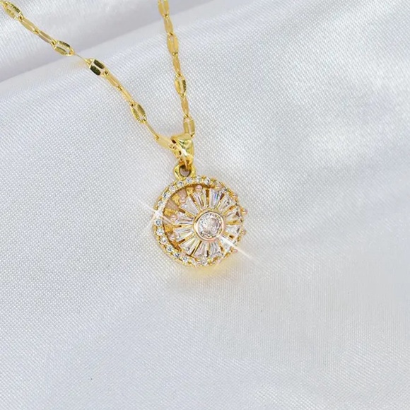 18k Gold Polished Spinner Necklace - 360* rotates - Picture 3 of 4